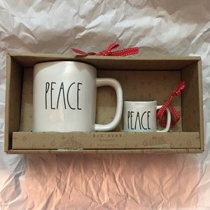 Rae Dunn Christmas Mug Set
